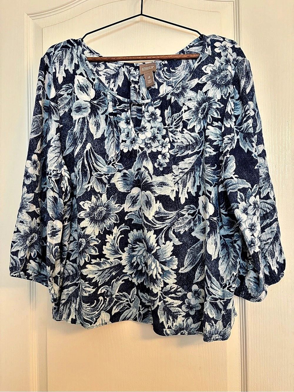 Chico's Blue & White Floral Keyhole Peasant Blouse - Size 4 (XXL) like new